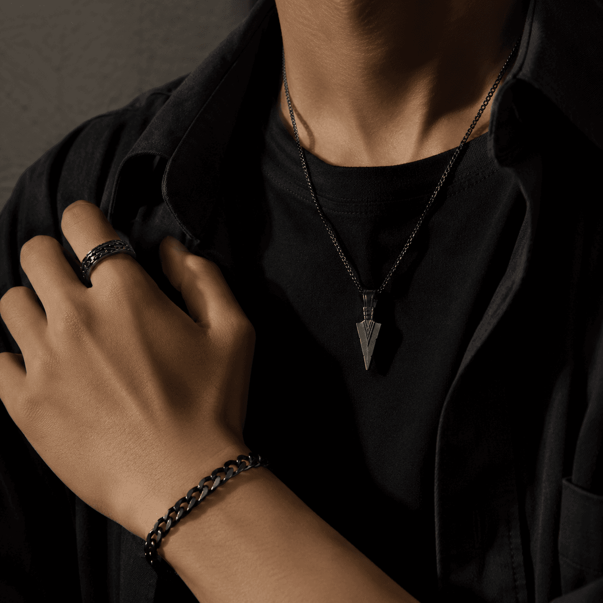 Men’s Black Arrowhead Pendant Necklace, Curb Chain Bracelet & Engraved Ring Set – Black Stainless Steel |GOYAH