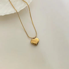 Luna Heart Pendant Necklace – Minimal Stainless Steel Heart Necklace